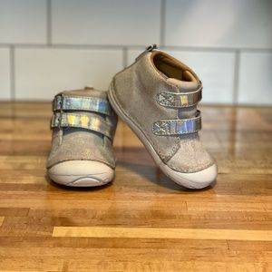 Stride Rite Unisex-Child Soft Motion Vera First Walker Shoe